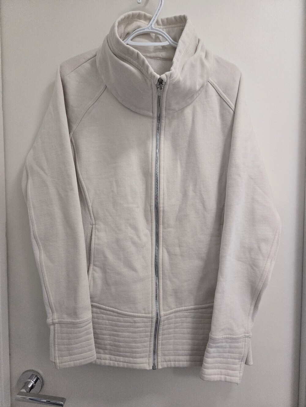 Ladies lululemon Light Cream Bomber Jacket - LARGE - Picture 3 of 3